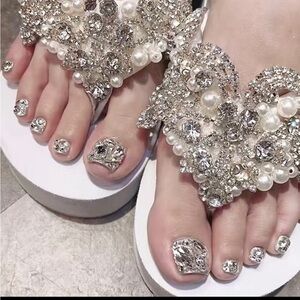 GLAM Press On Toe Nails with Silver Rhinestones, Sparkles & Bling (DIY kit)